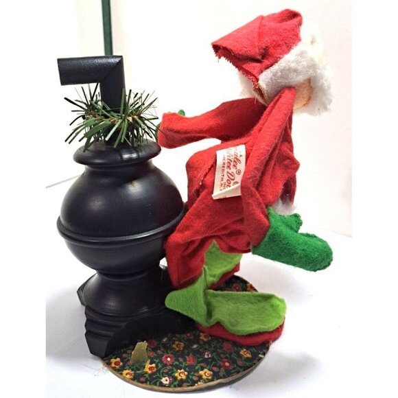 Vintage 1971 Annalee Mobilitee Santa in Front of a Pot Belly Stove - Picture 4 of 9